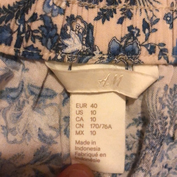 Floral shorts - Picture 2 of 2